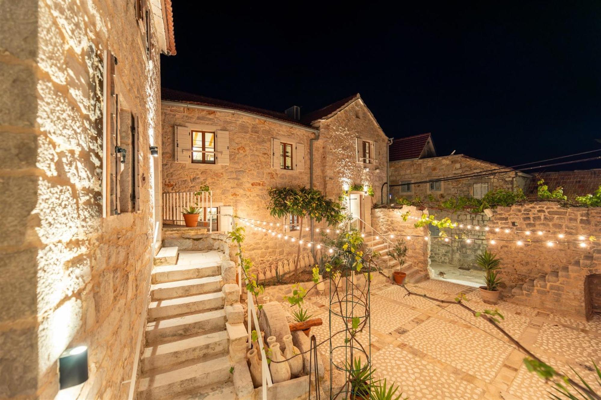 Dvor Pitve Villas Елса Экстерьер фото